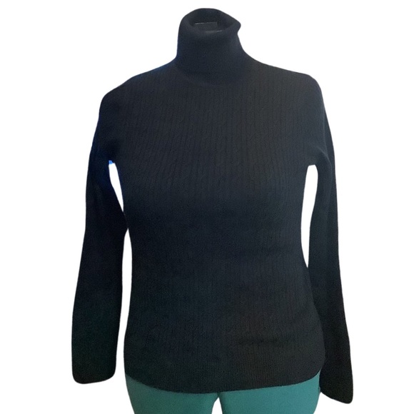 NEW WITH TAGS, M patterned black sweater - Picture 2 of 4